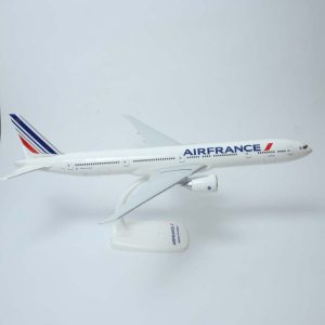 Alternative view of BOEING 777-300 ER