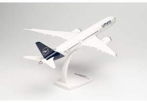 Lufthansa Boeing 787-9 Dreamliner - Image 5