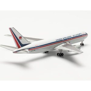 Alternative view of China Airlines Boeing 767-200