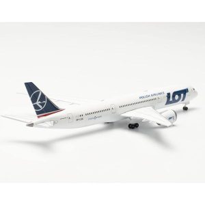 Alternative view of LOT Polish Airlines Boeing 787-9 Dreamliner