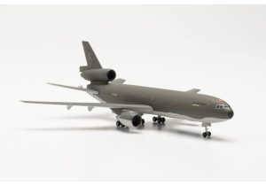 Alternative view of U.S. Air Force McDonnell Douglas KC-10A Extender