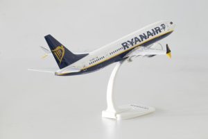 Alternative view of RYANAIR BOEING B737-8