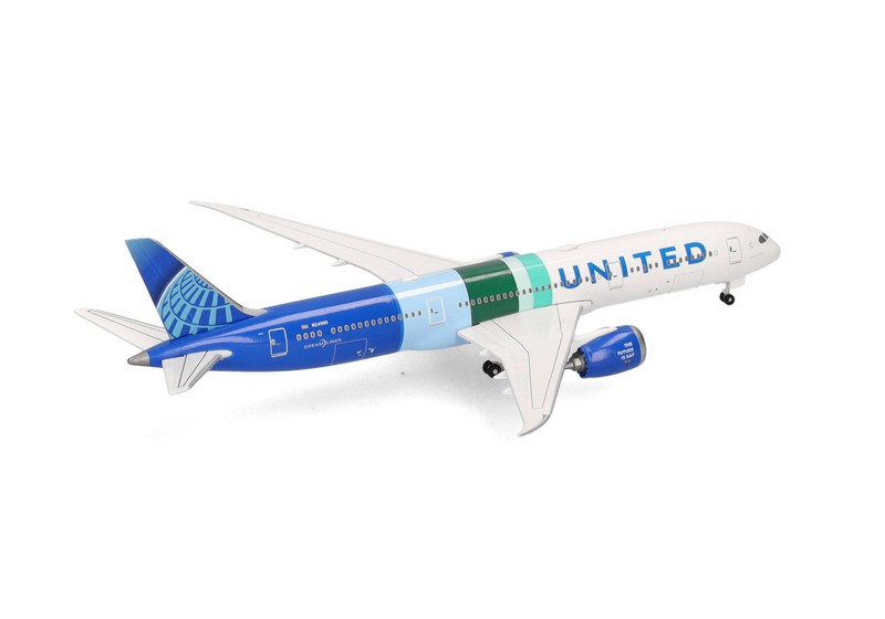United Airlines Boeing 787-9 Dreamliner "The Future is SAF" - N24988 - Image 2