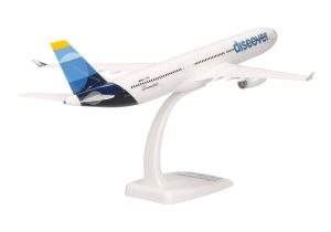 Alternative view of Discover Airlines Airbus A330-300